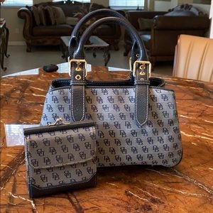 Dooney and Bourke Top Handle Purse / wallet